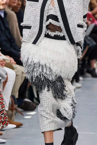 Look 49